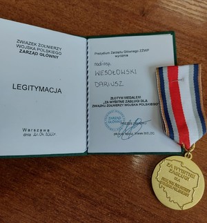 legitymacja i medal
