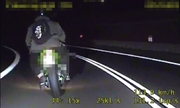 motocyklista w trakcie ucieczki przed policjantami