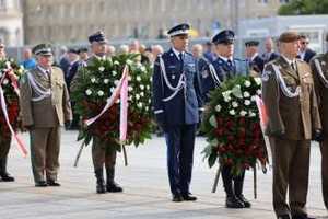 Uroczystości na placu Piłsudskiego z okazji Dnia Weterana Walk o Niepodległość Rzeczypospolitej Polskiej