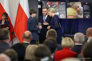 Prezydent Andrzej Duda I pani Prezydentowa Agata Duda z podopiecznym Fundacji Dorastaj z Nami