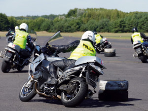 szkolenie policjantów ruchu drogowego w zakresie kierowania motocyklem szosowym