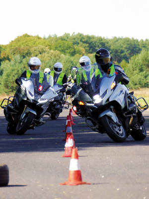 szkolenie policjantów ruchu drogowego w zakresie kierowania motocyklem szosowym