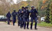 Policjanci podczas ćwiczeń dowódczo - sztabowych na Lotnisku w Rybniku