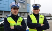 Na zdjęciu policjanci młodszy aspirant Cezary Nowak i sierżant sztabowy Paweł Kuświk