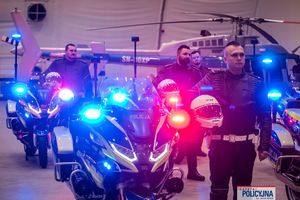uroczyste przekazanie nowych motocykli dla Policji