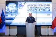 uroczystość wręczenia medali im. podkomisarza Policji Andrzeja Struja - szef MSWiA przemawia
