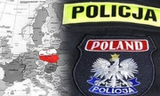 grafika przedstawia mapę Europy i nałożony na nią z prawej strony napis Policja, a pod nim napis Poland i godło Polski