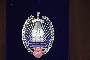 Zdjęcie przedstawiające odznakę Policyjny Patrol Narciarski