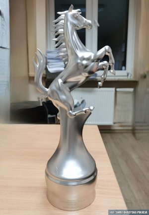 aluminiowa figurka konia