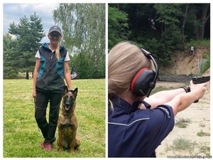 Zdjęcie jest podzielone na dwie części. Po prawej stronie widać sylwetkę umundurowanej policjantki, która strzela z broni. Po lewej stronie widać kobietę stojącą z psem i uśmiechającą się do zdjęcia.