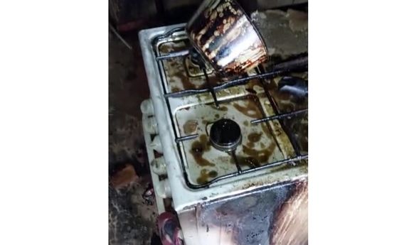 na zdjęciu spalona kuchenka