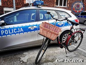 rower i radiowóz policyjny