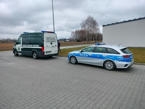 radiowóz policyjny i samochód Inspekcji Transportu Drogowego