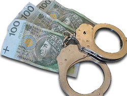Kajdanki położone na banknotach stuzłotowych