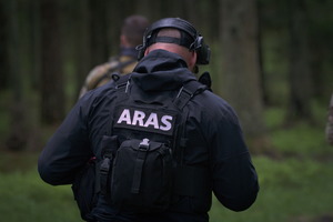 kontrterrorystaz z grupy ARAS - widok z tyłu
