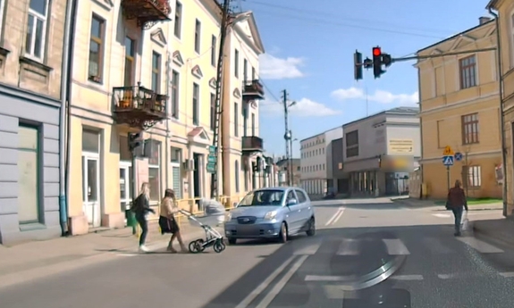 screen ekranu przedstawia kobietę z wózkiem na przejściu dlapieszych