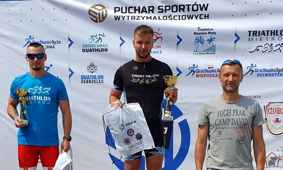 najlepsi zawodnicy na podium