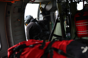 Policyjny Black Hawk - pokład helikoptera