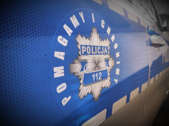 Logo pomagamy i chronimy na radiowozie