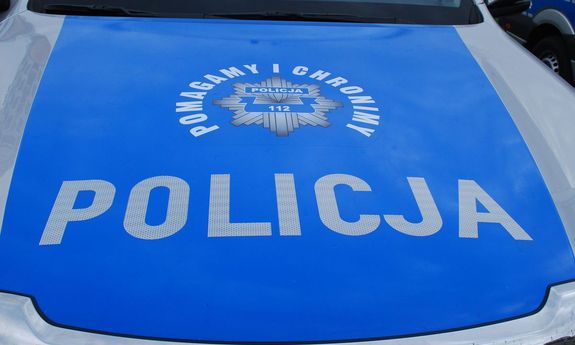 maska radiowozu z napisem pomagamy i chronimy