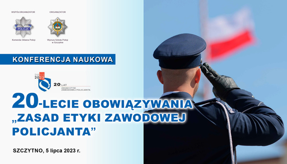 Kolaż dwóch zdjęć: na zdjęciu po lewej stronie widoczne  logo Policji i WSPol w Szczytnie, poniżej napis: Konferencja naukowa „20-lecie obowiązywania Zasad etyki zawodowej policjanta”. Szczytno, 5 lipca 2023 r. Z prawej strony na zdjęciu salutujący policjant i flaga RP