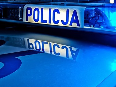 Napis Policja na dachu radiowozu