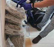 zabezpieczone narkotyki spakowane w foliowe torby