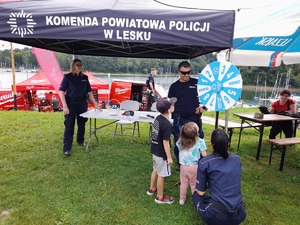 Policjanci spotkali się z dziećmi podczas pikniku