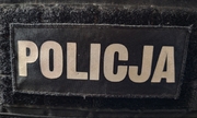 biały napis policja na czarnym tle