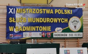 baner XI Mistrzostw Policji Służb Mundurowych w Badmintonie. Na banerze znajdują się loga sponsorów oraz herb gminy Suchedniów