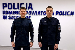 dwóch umundurowanych policjantów