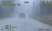Stopklatka z wideorejestratora przedstawia samochód, za którym był pościg
