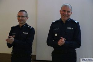 dwaj policjanci