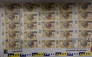 Rozłożone banknoty 200 złotowe
