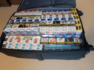 Papierosy w walizce pochodzące z kradzieży zabezpieczone przez policjantów