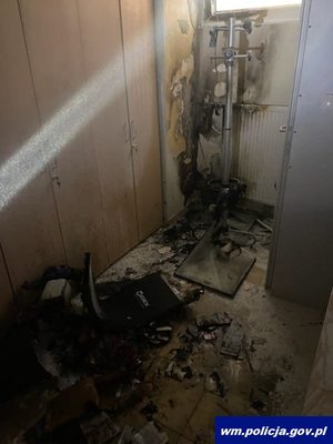 Wnętrze zniszczonego przez ogień gabinetu
