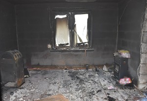 wnętrze spalonego domu