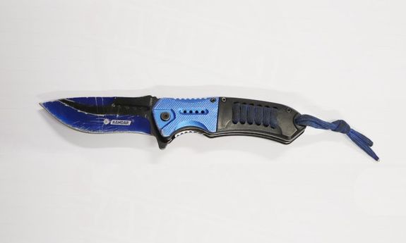 niebieski nóż