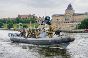 Wspólne ćwiczenia kontrterrorystów z wykorzystaniem statków i śmigłowców