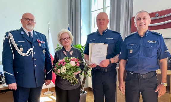 Pani Elżbieta Szymanowska podczas spotkania z policjantami