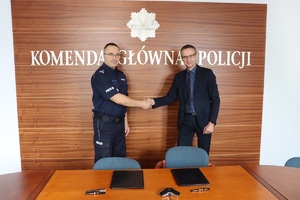 insp. Przemysław Więcław - Dyrektor Biura Łączności i Informatyki Komendy Głównej Policji oraz Przemysław Kania - Dyrektor Generalny Cisco w Polsce.