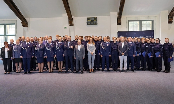 zdjęcie grupowe uczestników uroczystości