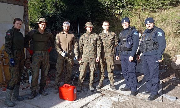 Policjanci z Posterunku Policji w Wydminach oraz funkcjonariusze innych służb