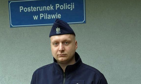 policjant umundurowany.