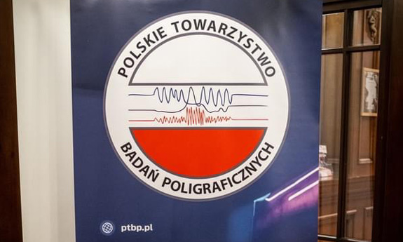 Rollup z logo Polskiego Towarzystwa Badań Poligraficznych.