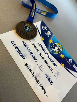 Medal z dyplomem.