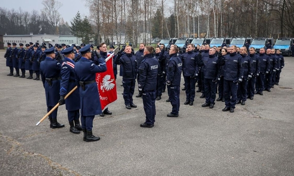 Policjanci uczestniczący w uroczystości ślubowania.