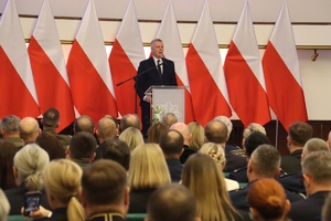 przemawiający Minister Spraw Wewnętrznych i Administracji Tomasz Siemoniak