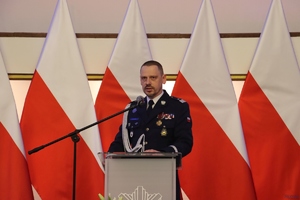 przemawiający Komendant Główny Policji nadinsp. Marek Boroń