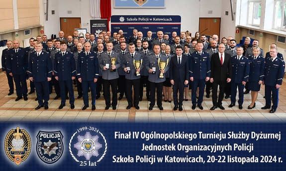 Zdjęcie grupowe uczestników IV Ogólnopolskiego Turnieju Służby Dyżurnej Jednostek Organizacyjnych Policji.